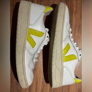 Veja V-10 White/bright yellow size 37